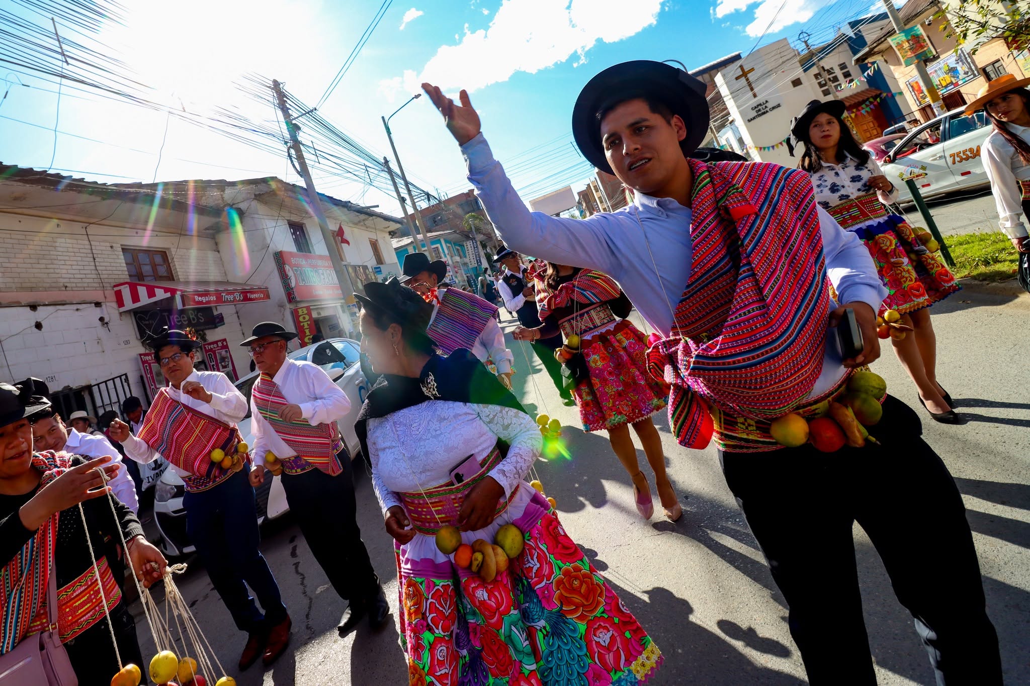 🎉🐂 ¡No te pierdas las Fiestas Santiagueras en Huancayo! 🐂🎶